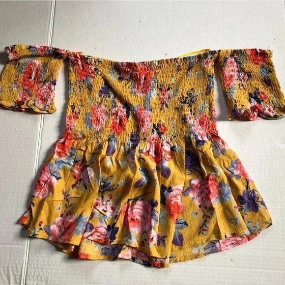 Off Shoulder Floral Top - Picture 11 of 11